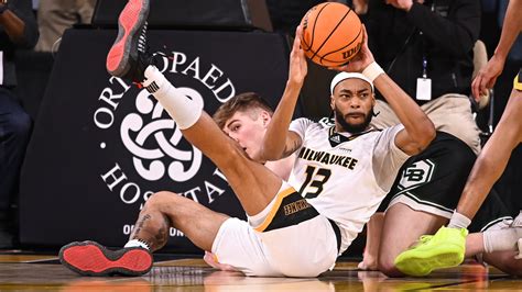 UW-Milwaukee Panthers beat UW-Green Bay Phoenix at UWM Panther Arena