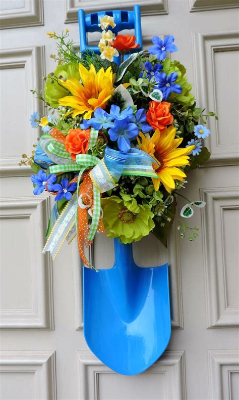 Summertime Wreath Shovel sold quickly! Perfect gift for any occasion! Door Wreaths Diy, Summer ...
