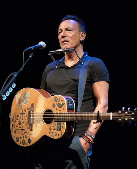 Springsteen solo set on broadway. - The Acoustic Guitar Forum