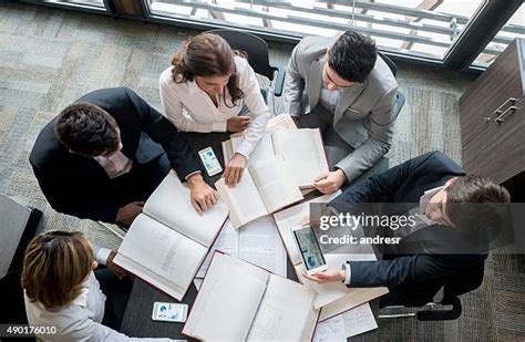 Trading Desk Photos and Premium High Res Pictures - Getty Images