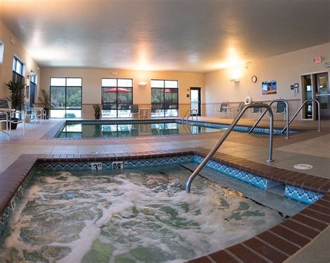 HAMPTON INN & SUITES WOODSTOCK, VA - Prices & Hotel Reviews