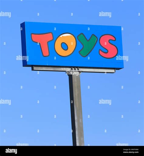 Toys r us sign hi-res stock photography and images - Alamy