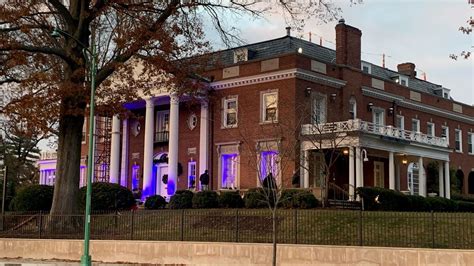 West Virginia Governor’s Mansion bathed in blue in honor of fallen officer