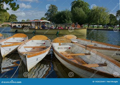 Stratford-upon-Avon. River Cruise & Rowing Boats Editorial Stock Image ...