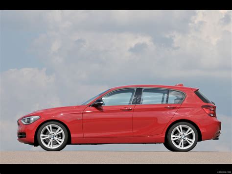 BMW 1-Series Sport Line (2012) - Side | Caricos