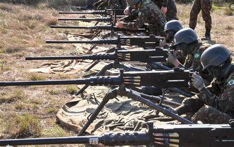 Ladrões furtam 13 armas antiaéreas do Arsenal de Guerra do Exército ...