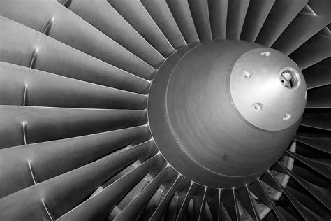 Employing Ultrasonic or Eddy Current Inspection of Turbine Blades: Ensuring Flight Safety | Zetec