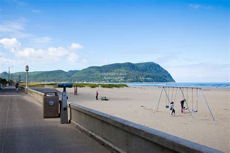 Along the oceanfront promenade at Seaside, Oregon | Commercial Travel Photographer Susan Seubert