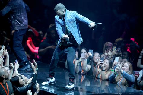 Review: Justin Timberlake falls short on latest concert tour