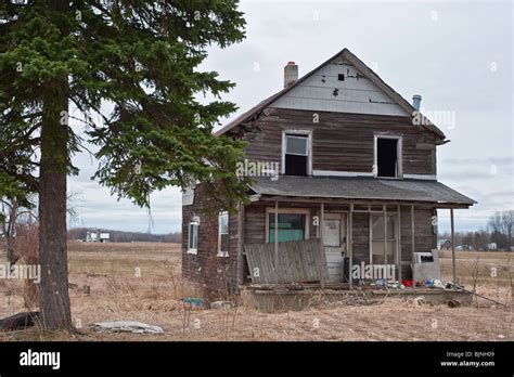 Derelict, abandoned farm house in Michigan, USA Stock Photo - Alamy