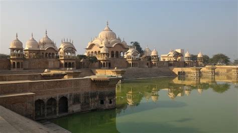 Kusum Sarovar | Mathura - What to Expect | Timings | Tips - Trip Ideas by MakeMyTrip