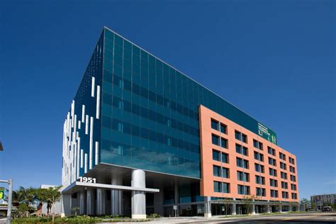 University of Miami Life Science & Technology Park / ZGF Architects | ArchDaily