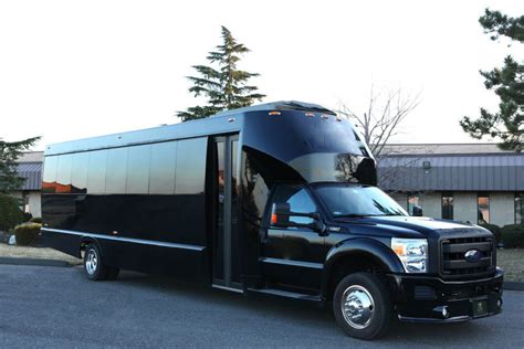 3 Reasons to Get Onboard a Party Bus Rental | Party Bus Group