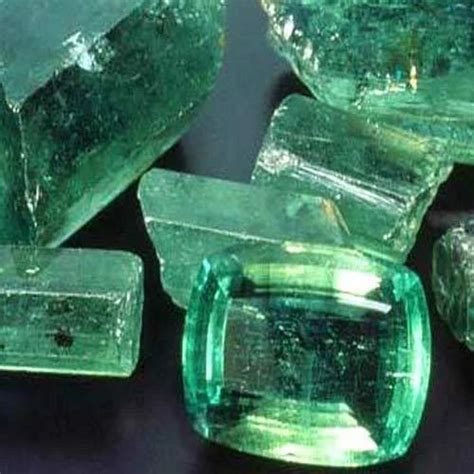 Precious Stones - Emerald Precious Stone Exporter from Jaipur