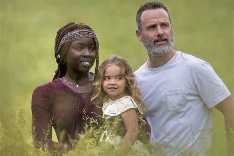 'The Walking Dead' Rick Helicopter Theory Debunked As Cast Salutes ...