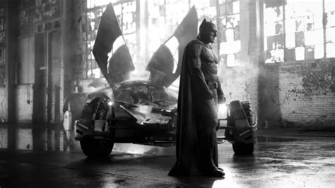 Zack Snyder Shares New Batman Photo From His Upcoming Cut of JUSTICE ...