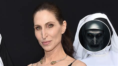 'The Nun' Star Bonnie Aarons Wants Anne Hathaway to Direct 'Princess ...