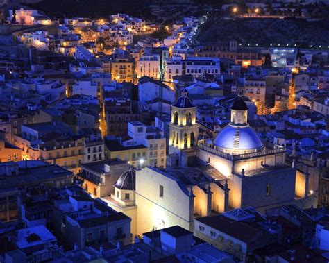 Discover the beautiful winding streets of Alicante Old Town | KAYAK