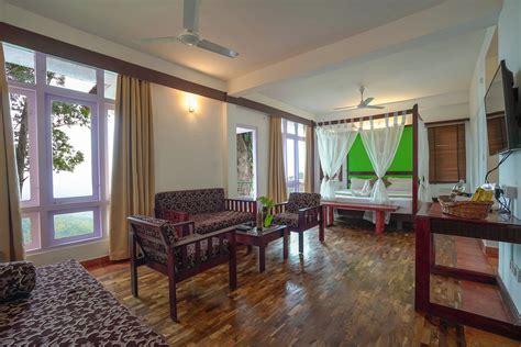 Family, honeymoon hotel rooms stay in Munnar, Tea valley resort