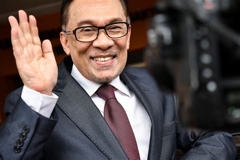 Anwar Ibrahim : Malaysia's reformist icon Anwar Ibrahim freed | BT : Anwar ibrahim gives cna's ...