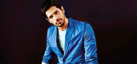 Sidharth Malhotra Wore A Weird Hoodie With Scary Eyes, Two Hanging ...