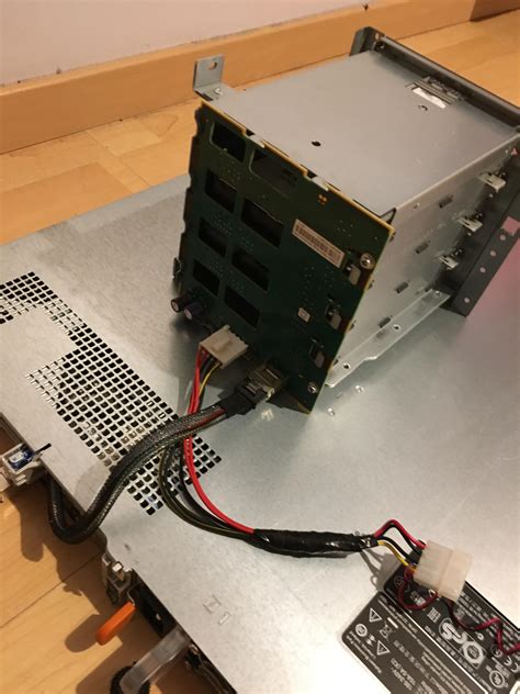 Made a (very) Direct Attached Storage from an old Fujitsu Tower for my R620 : homelab