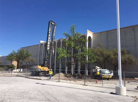 Valley View Mall Demolition in Dallas, TX | LLOYD NABORS DEMOLITION