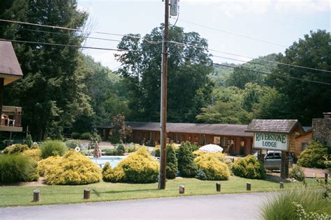 Riverstone Lodge - Townsend, TN Hotels & Lodging