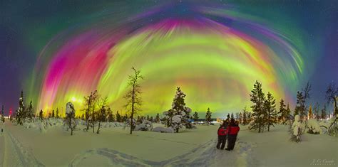 9 - SCIENCE: ASTRONOMY - Auroral Storm over Lapland