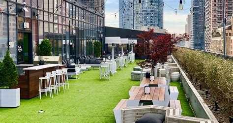 5 NYC Rooftop Bars to Visit - Side Bar