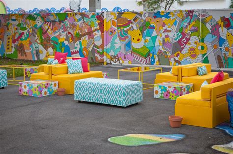 Love how the furniture match the walls #event decor Urban Party, Event ...