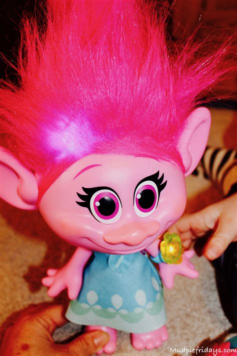 Hug Time Poppy Troll Doll Review - mudpiefridays.com