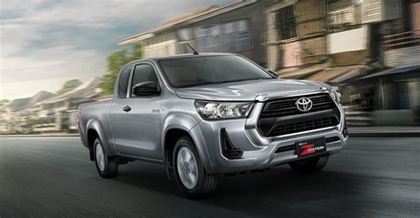 2021 Toyota Hilux Revo (Fortuner pickup) debuts in Thailand - RushLane