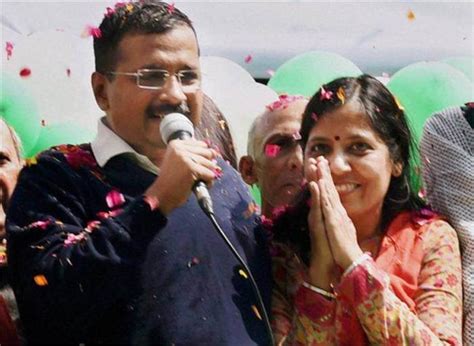 Sunita Kejriwal (Arvind Kejriwal Wife) Wiki, Biography, Age, Images, Family & More - wikimylinks