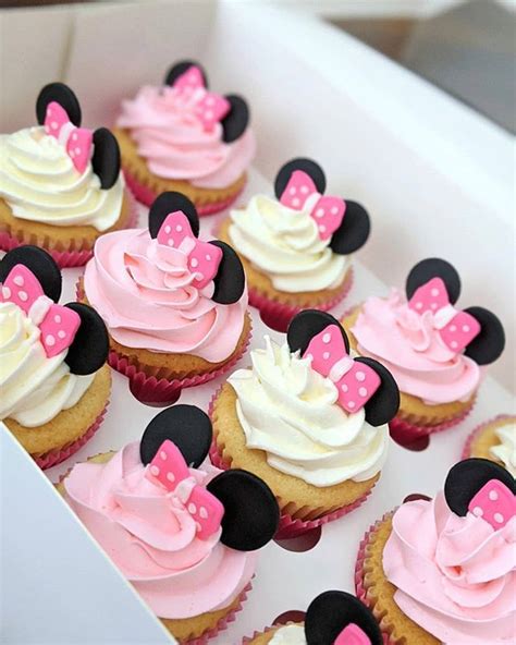 Minnie mouse Cupcakes it's a great classic for birthday girls. . . #miamicakes #cupcakeofth ...