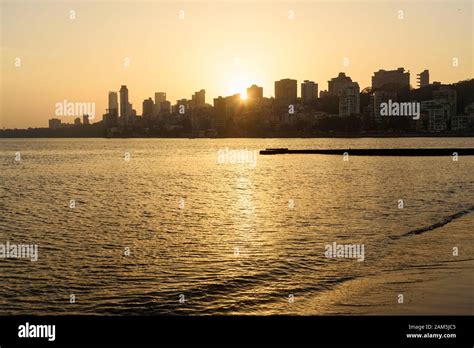 Sunset on Chowpatty beach in Mumbai. India Stock Photo - Alamy