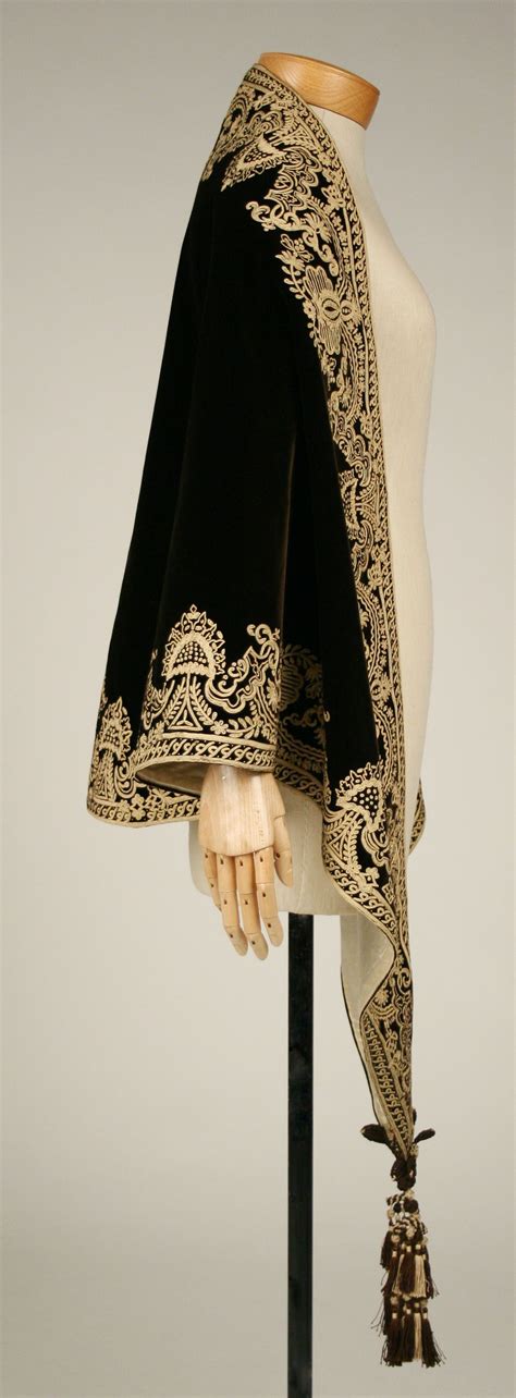 Mantle Date: 1857–60 Culture: American Medium: silk Antique Clothing, Historical Clothing ...