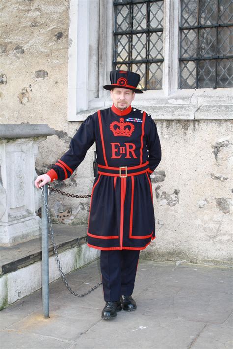 A Yeoman Warder : r/uniformporn