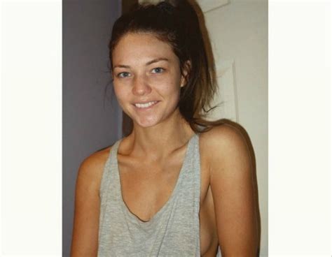 Sam Frost Goes Make Up Free In Instagram Selfie