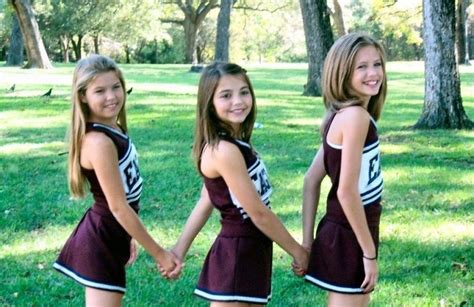 Om Blangkon Cheerleader: Junior high school tween cheerleaders