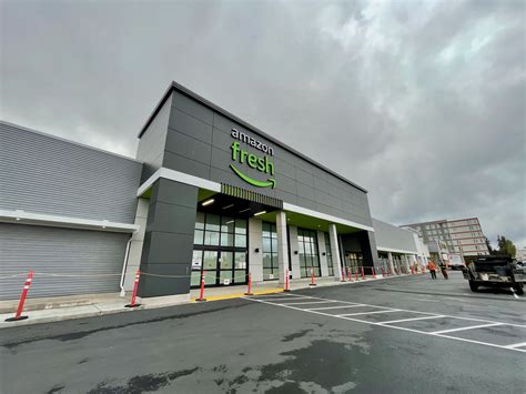 Amazon Opens New Fresh Grocery Store in North Seattle Plaza; another ...