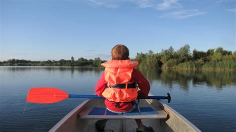 Canoe In Cotswold Water Park - Cotswold Family Holidays