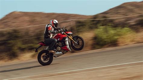 2020 Ducati Streetfighter V4S Review: No Greater Freedom Than a 208-HP ...