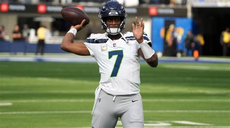 Seahawks Coach Mike Macdonald Doesn’t Commit to Geno Smith As Starting QB