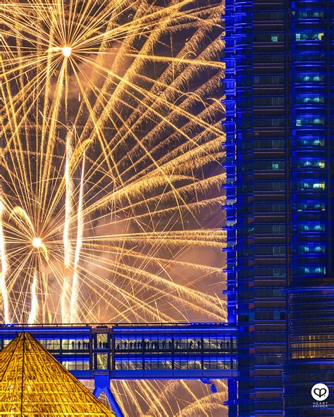 Heartpatrick Urban Exploring: Fireworks at Petronas Twin Towers during ...