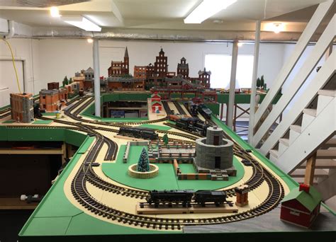 Design “elemental” layouts in large scale - Trains