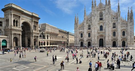 Exclusive guided tour in Milan: La Scala, Duomo Square and Galleria ...