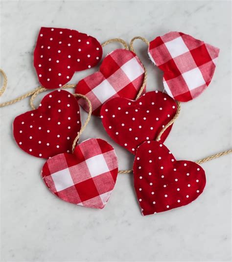 DIY No-Sew Valentine Heart Garland - Savvy Apron