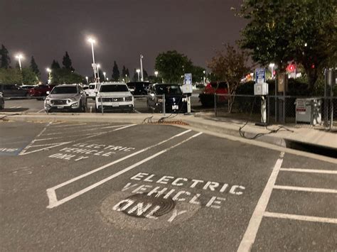 Ontario Airport - Terminal 4 Lot | Ontario, CA | EV Station