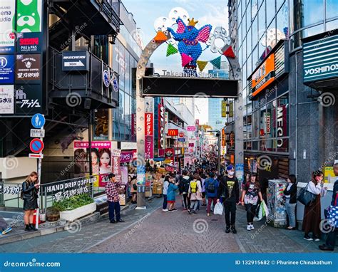 Crowd at Takeshita Street editorial photography. Image of abstract - 132915682